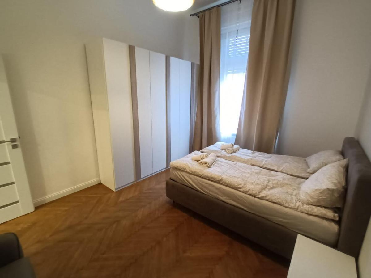 Duna River Shining Apartments Budapest Bagian luar foto