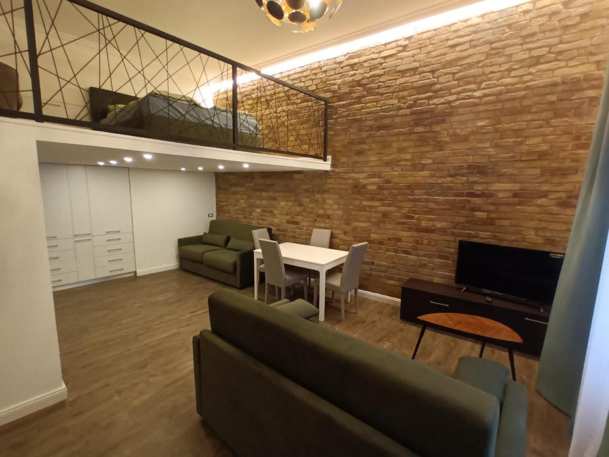 Duna River Shining Apartments Budapest Bagian luar foto