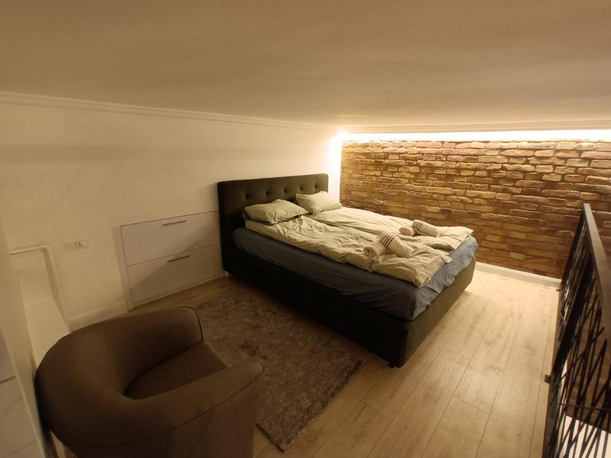 Duna River Shining Apartments Budapest Bagian luar foto