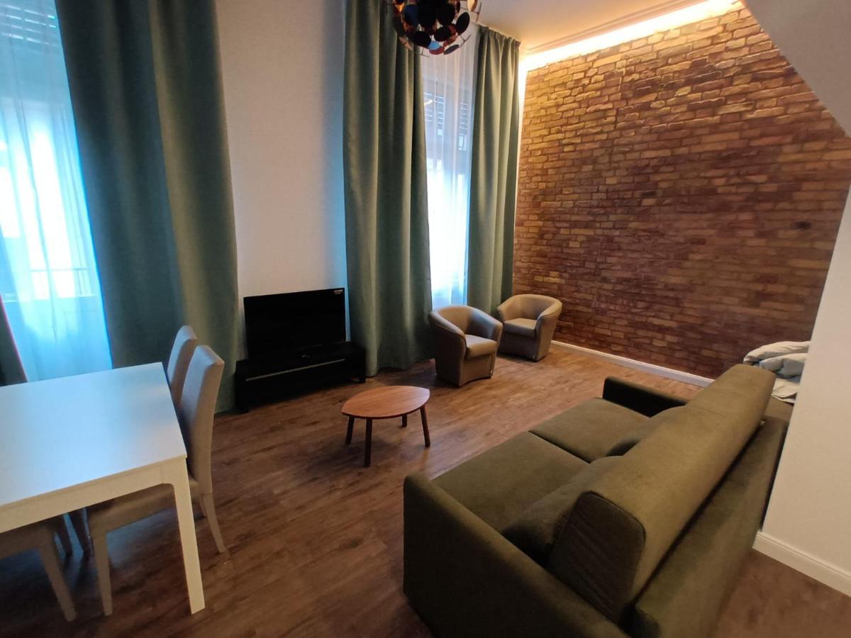 Duna River Shining Apartments Budapest Bagian luar foto