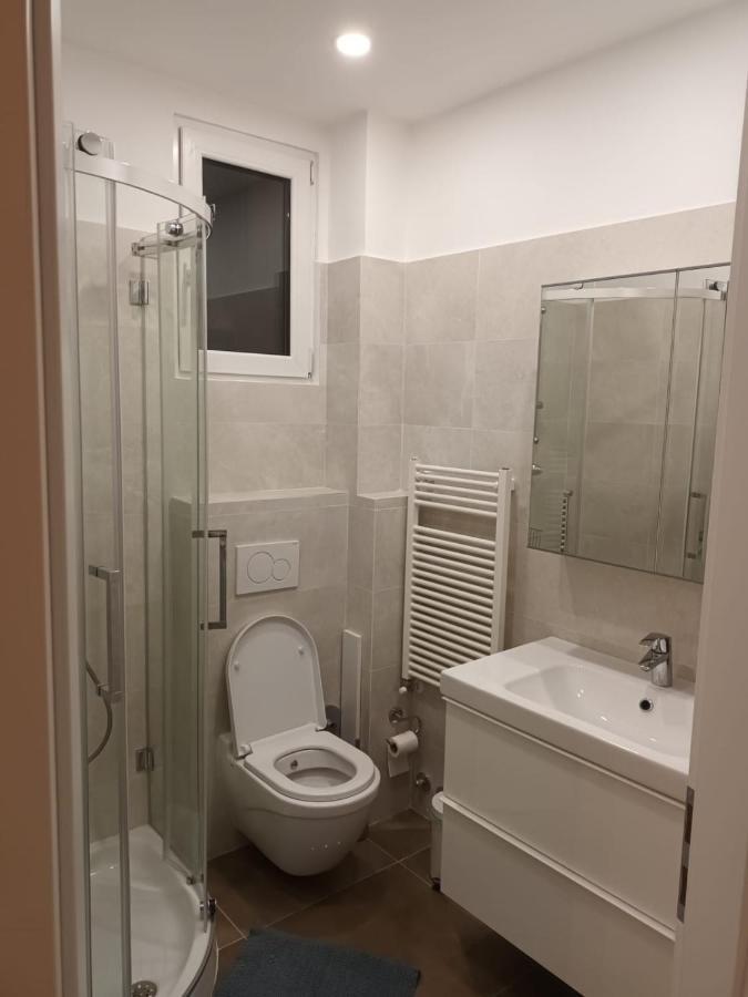 Duna River Shining Apartments Budapest Bagian luar foto